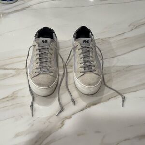 P448 Womens Low-Top Sneakers in Light Gray Leather & Suede